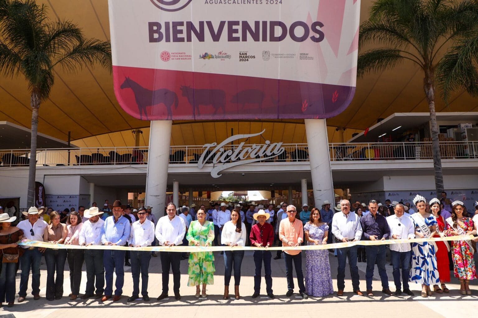 Inaugura Tere la Expo Ganadera de la FNSM
