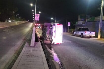 Volcadura Camioneta Municipio Libre Aguascalientes