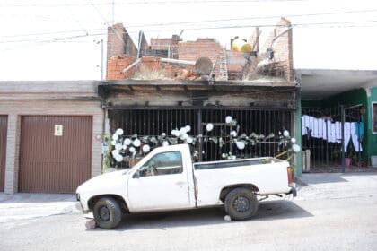 Ayudará Municipio a familia del Guadalupe Peralta a reconstruir su casa tras devastador incendio