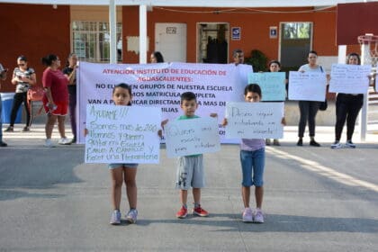 ESCUELAS 01 Carlos A. Carrillo 13