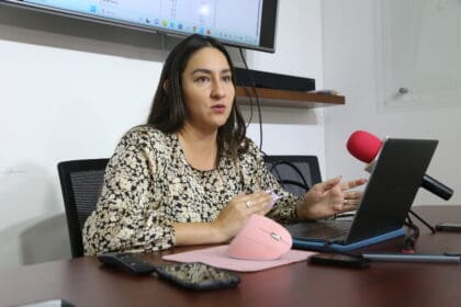 ESPECULACION DOLAR 01 Dafne Viramontes