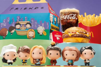 mcdonalds lanza cajita feliz de friends llegaran a mexico los personajes esto sabemos