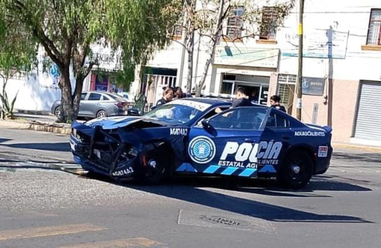 El choque de la patrulla de la Policía Estatal en Casa Nueva. Foto: Especial / Hidrocálido Digital.