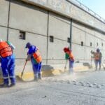 Se hacen labores de barrido manual y mecánico, desmalezado, poda y recolección, a fin de mejorar el entorno e imagen urbana