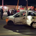Un aparatoso choque entre dos automóviles en la salida a Calvillo dejó como saldo a dos personas lesionadas.