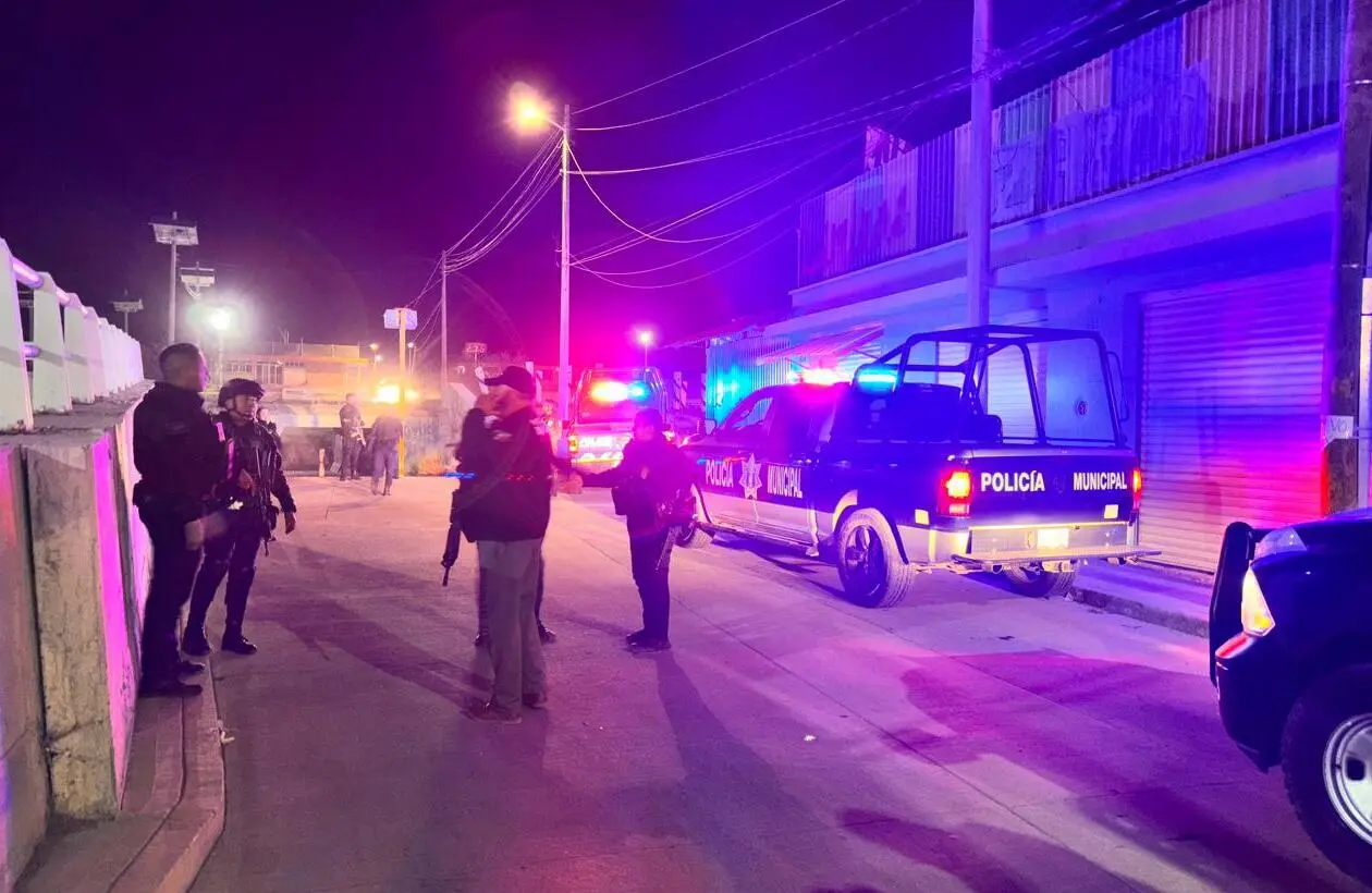 Detuvieron a tres presuntos delincuentes y les aseguraron un vehículo así como armas de fuego