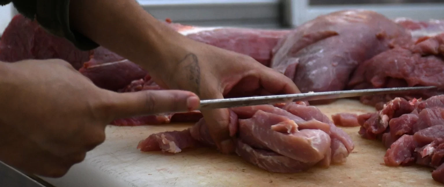 Suspenden dos carnicerías e incineran el hígado contaminado