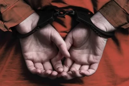 se deben castigar severamente a todas aquellas personas que lleguen a los cargos del Poder Judicial del Estado o Federal apoyados por los grupos criminales.