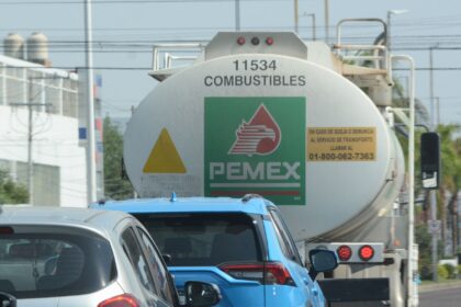 De la estación sale bien la gasolina, el problema es cuando se desvían, en algunos casos el chofer o el transportista son los que llevan su tajada, pero también va en colaboración con el comercializador, quien vendió el producto barato