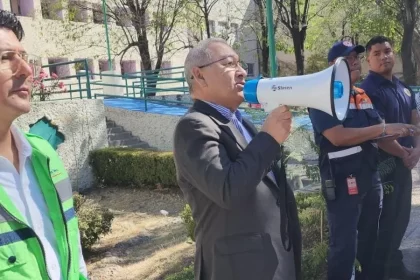 La sede estatal del IMSS fue el escenario de un simulacro de evacuación en todas sus áreas por un aparente incendio.