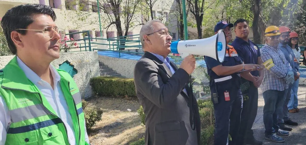 La sede estatal del IMSS fue el escenario de un simulacro de evacuación en todas sus áreas por un aparente incendio.