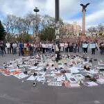 Activistas y colectivos colocaron velas y zapatos en memoria de las personas que fueron privadas de su vida