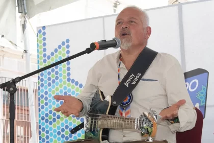 Poncho Figueroa, bajista de Santa Sabina se presentó en el Corredor Cultural Carranza