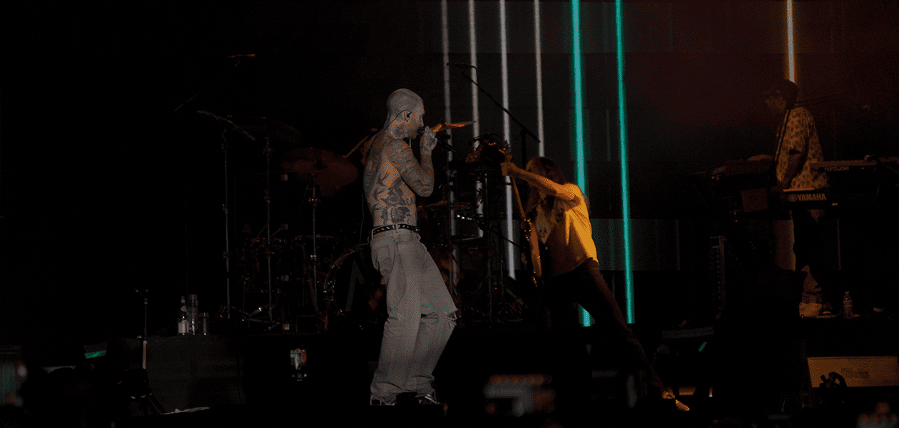 Con esa figura imponente Adam Levine arranco mas de un suspiro