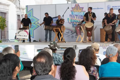 Diferentes expresiones culturales se presentaron este lunes en el escenario Esparza Oteo