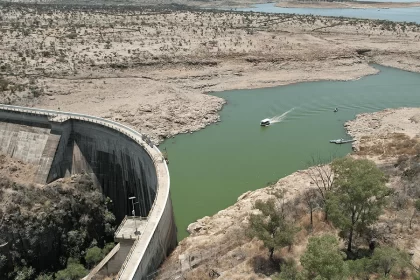 El nivel de los embalses de las presas sigue a la baja por las altas temperaturas que alcanzarían 35 grados en abril y 37.5 en mayo