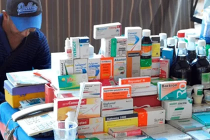 Medicamentos robados por empleados del SS terminan en tianguis