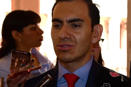 La ley no le requiere separarse del cargo, al contender por el cargo de juez federal