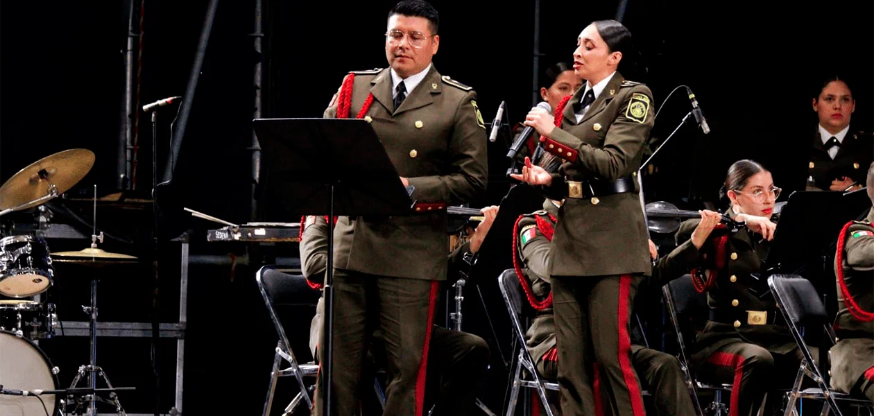 La Orquesta Sinfonica Militar y el Mariachi de la Guardia Nacional pusieron en alto la musica