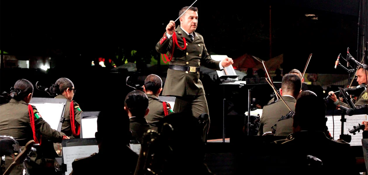 La Orquesta Sinfónica Militar y el Mariachi de la Guardia Nacional se presentaron en el Foro de las Estrellas