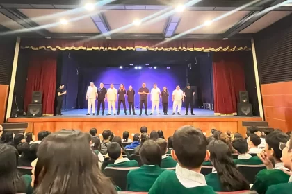 El viaje infinito, una obra dancística que incluye bailarines invidentes