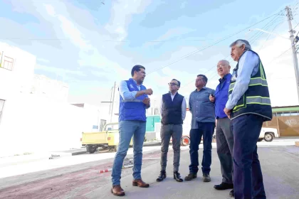 El presidente municipal Leo Montañez supervisa obras en colonia del Carmen