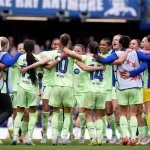 Jugadoras del FC Barcelona Femenil celebrando su victoria sobre el Chelsea en las semifinales de la UEFA Women's Champions League.