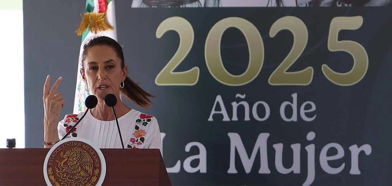 "Claudia Sheinbaum da el banderazo de inicio a las obras de ampliación del Tren Maya para transporte de carga en el Puerto de Progreso, Yucatán."