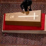 Se llevó a cabo la solemne ceremonia de cierre del féretro del papa Francisco