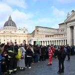 Fieles acuden a despedir al papa Francisco