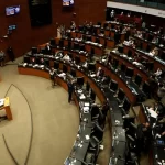 "Senadores discuten en sesión la suspensión de la votación de la nueva Ley de Telecomunicaciones y Radiodifusión."