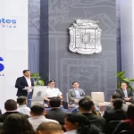 El alcalde Leo Montañez encabezó la entrega de papeles de los egresados