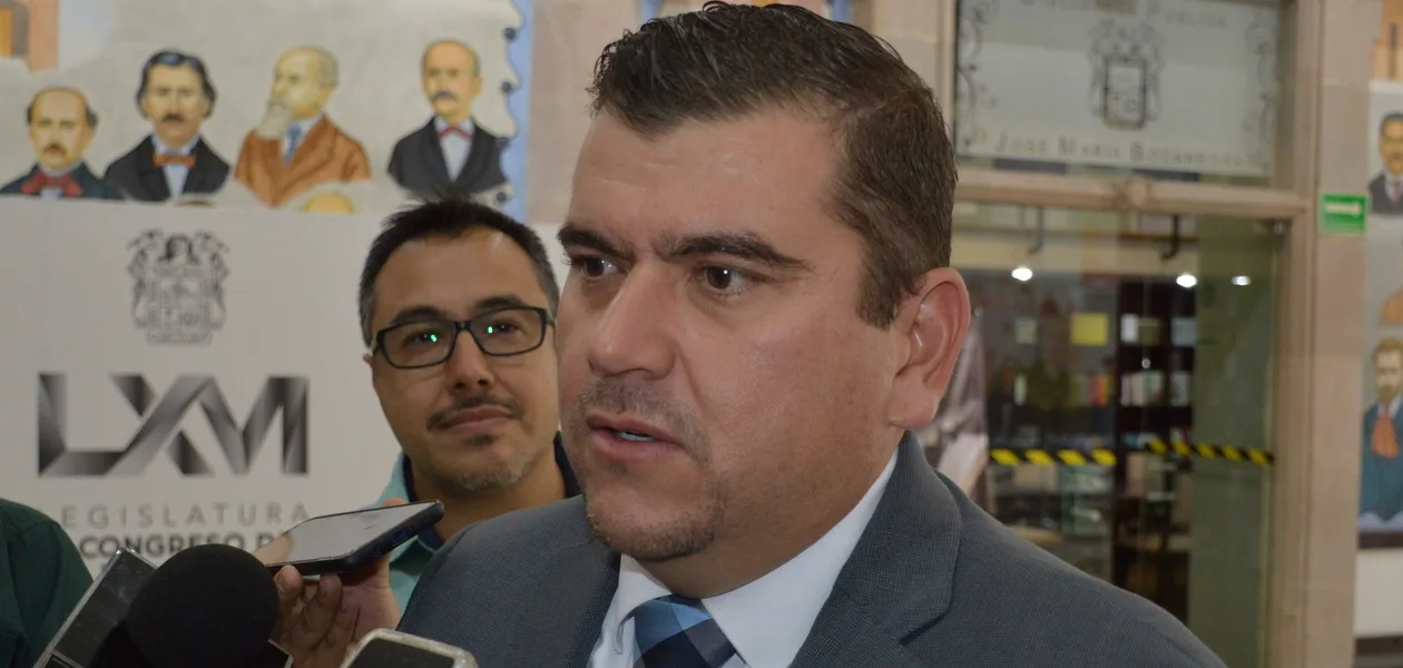 Adán Valdivia, presidente de la Comisión de Administración del Congreso del Estado