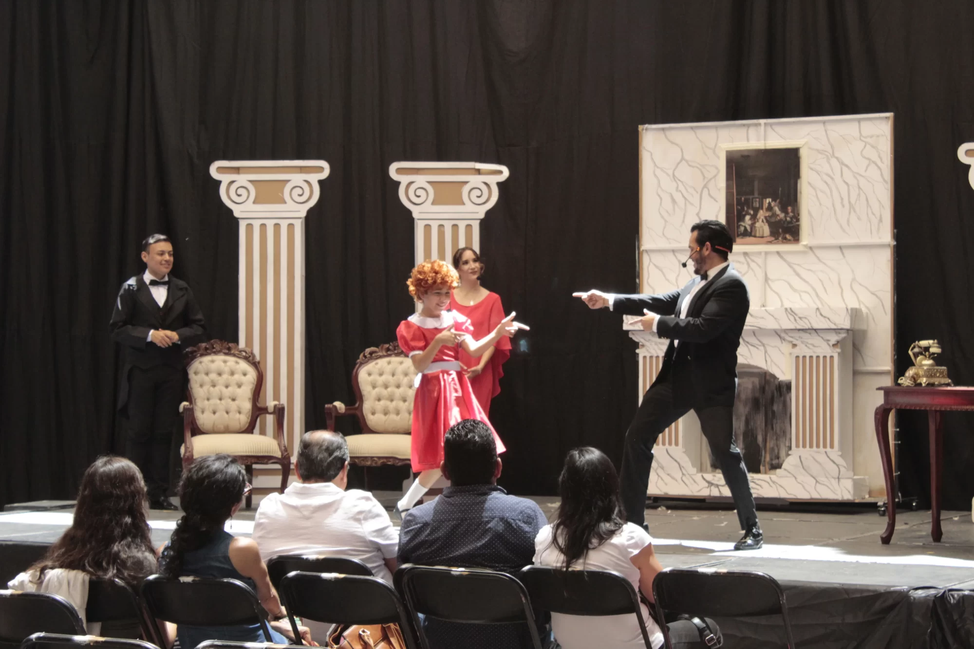 Annie y el senor Warbocks desarrollan un lazo fraterno