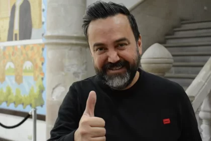 “Todo mundo sabe que soy empresario, todo mundo sabe que tengo un patrimonio, todo mundo sabe que generé empleos, todo mundo sabe porque yo así lo quise hacer público, que tengo una casa en Estados Unidos que compro, remodelo y vendo, no hay nada oculto”.