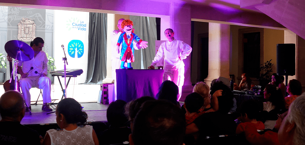 El Principito de Antoine de Saint-Exupéry se presentó en el segundo patio de palacio Municipal