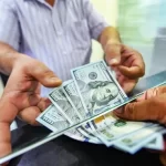 El peso inicio la semana con una ligera ganancia frente al dólar