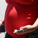 Las mujeres de la ciudad son las que más se embarazan