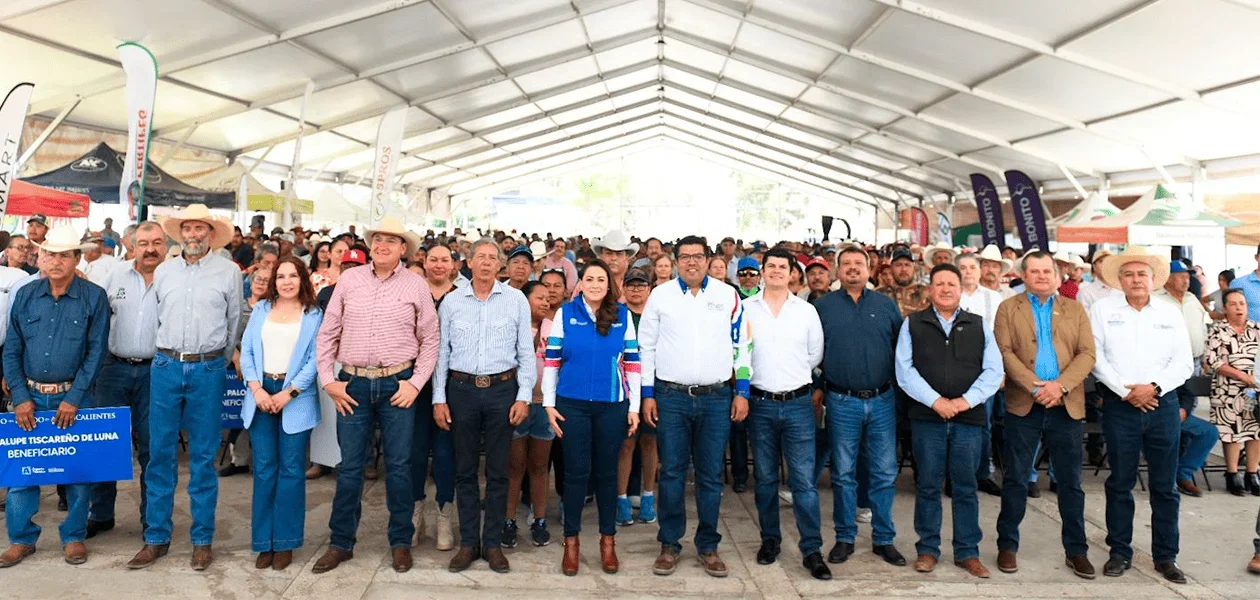 Entrega Tere Jiménez incentivos a productores agrícolas