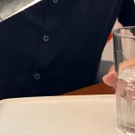 Médicos recomiendan beber 2.5 litros de agua al día