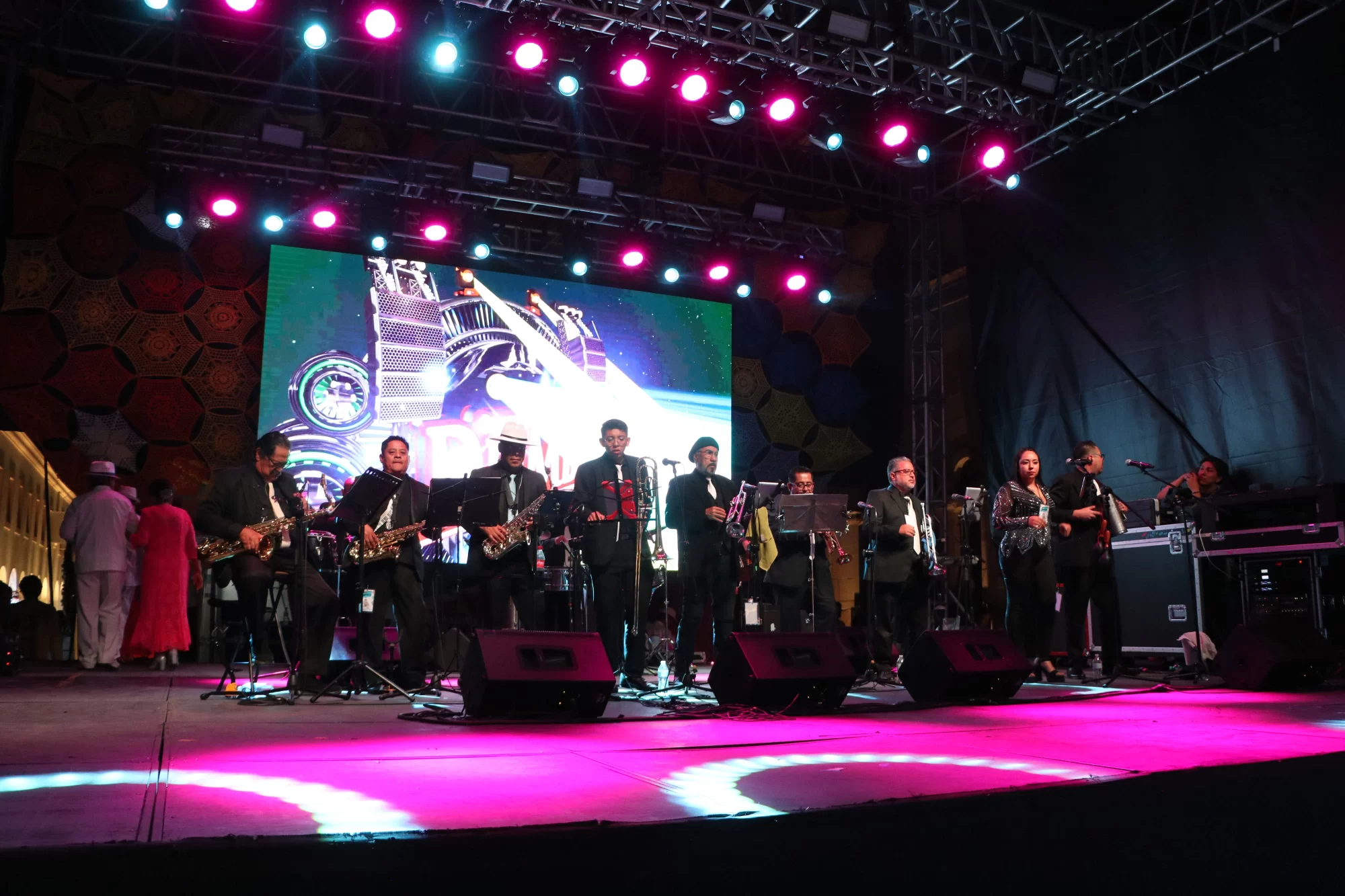 La Orquesta Djembe proporciono la musica en la Fiesta del Danzon