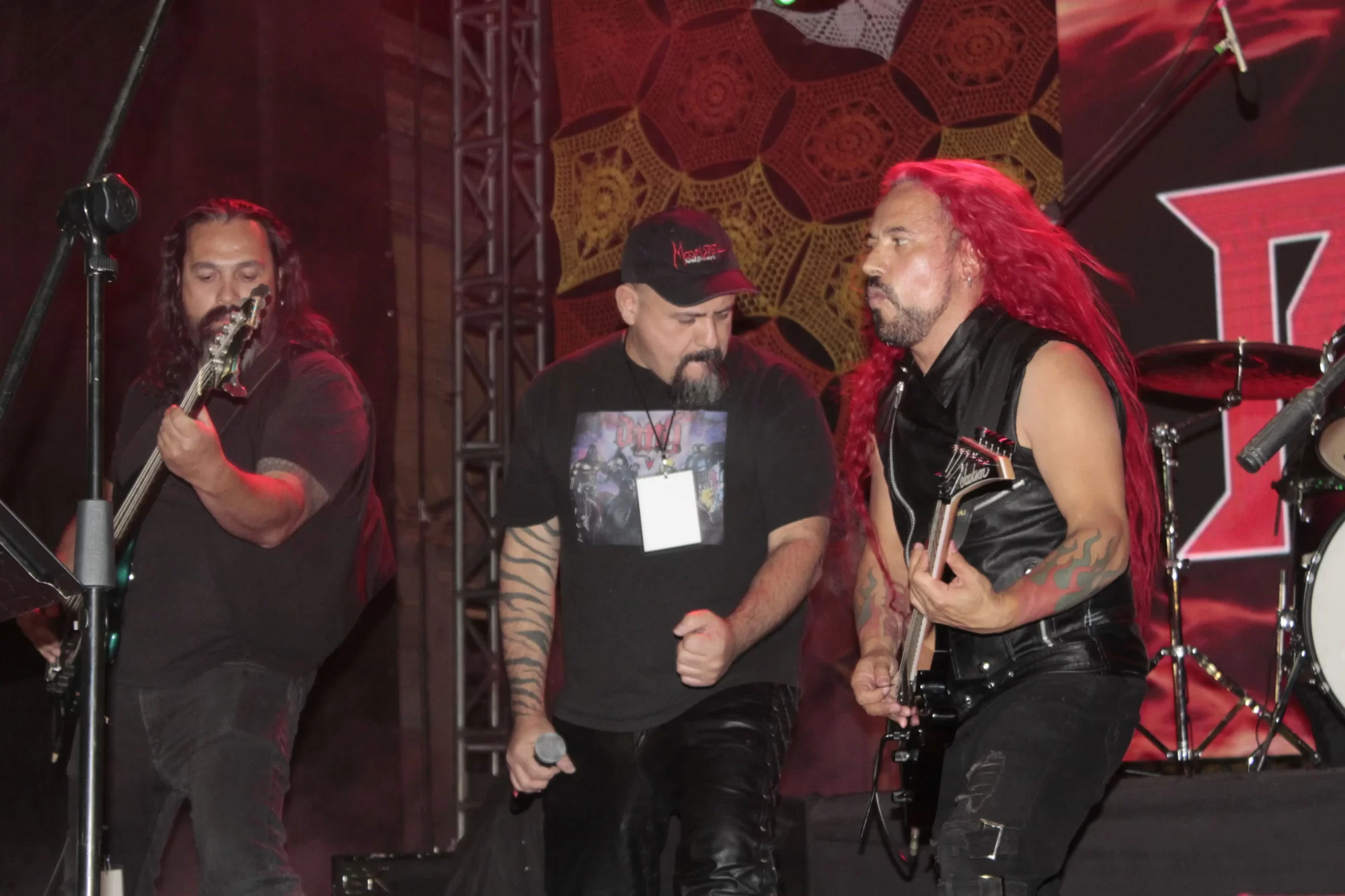 Las potentes guitarras de Rogero encendieron los animos en el Corredor Cultural Carranza