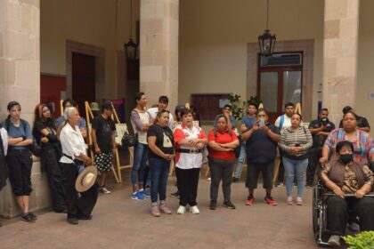Se manifestaron pacíficamente en el Palacio Municipal de Aguascalientes