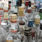 De acuerdo con Regulación Sanitaria, se han detectado y retirado de la Feria bebidas adulteradas