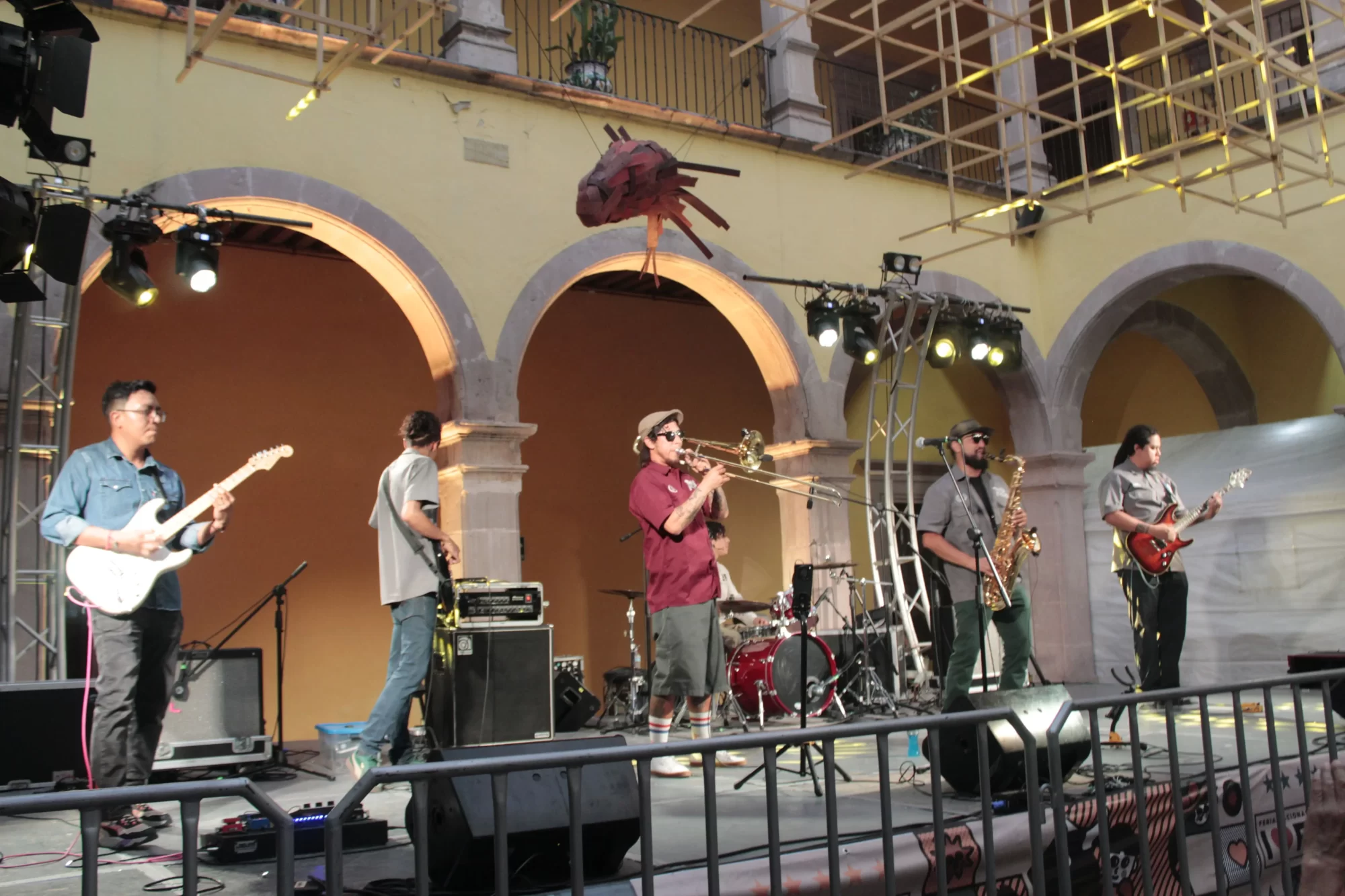 Ruines tambien deleito al publico del Cuartel del Arte con su Ska Instrumental