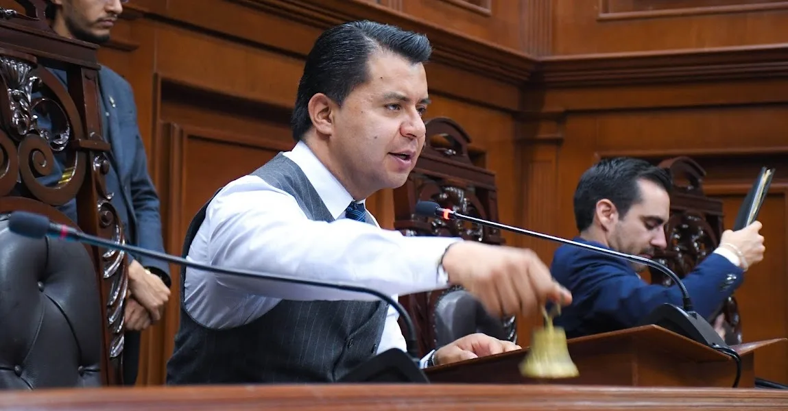 Sesion del Pleno en el Congreso del Estado 1