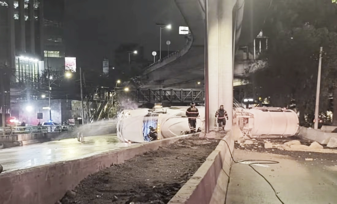 Vuelca pipa con combustuble