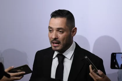 Servicio de Inmigración y Control de Aduanas de aquel país (ICE).