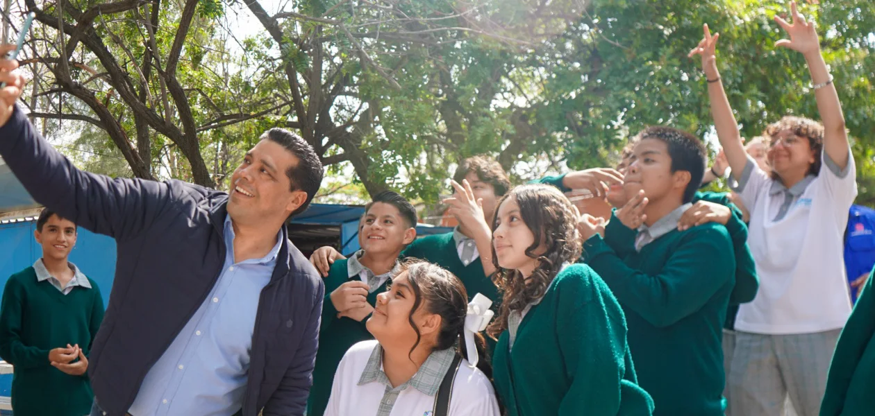 ENCABEZA LEO MONTANEZ CEREMONIA DE HONORES A LA BANDERA EN LA SECUNDARIA No. 13 RICARDO FLORES MAGON 5