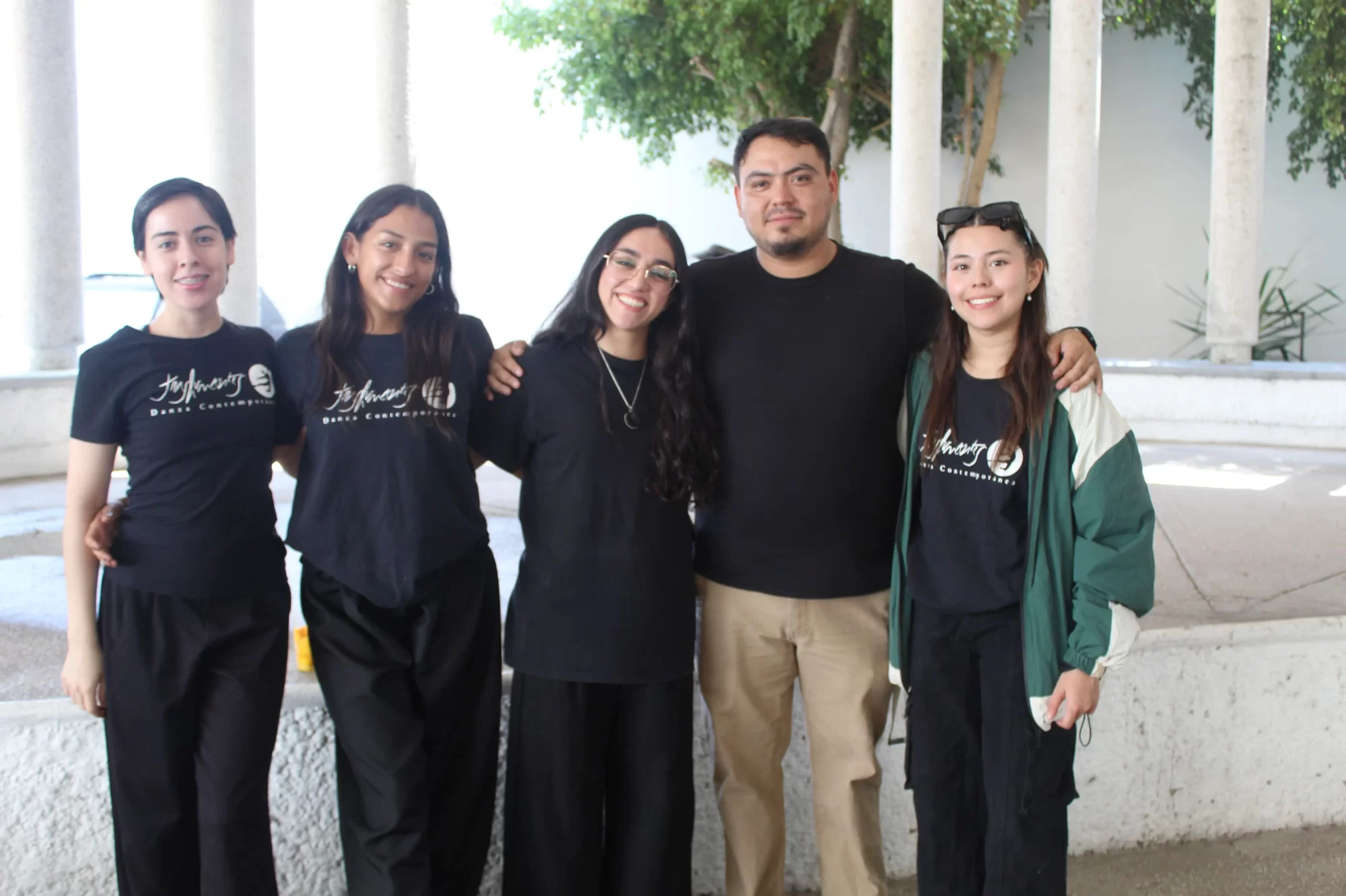 Elenco de El efecto danzador con su director Jose Angel Luna Pedroza